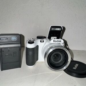 Kodak White and Black Digital Camera with Flash